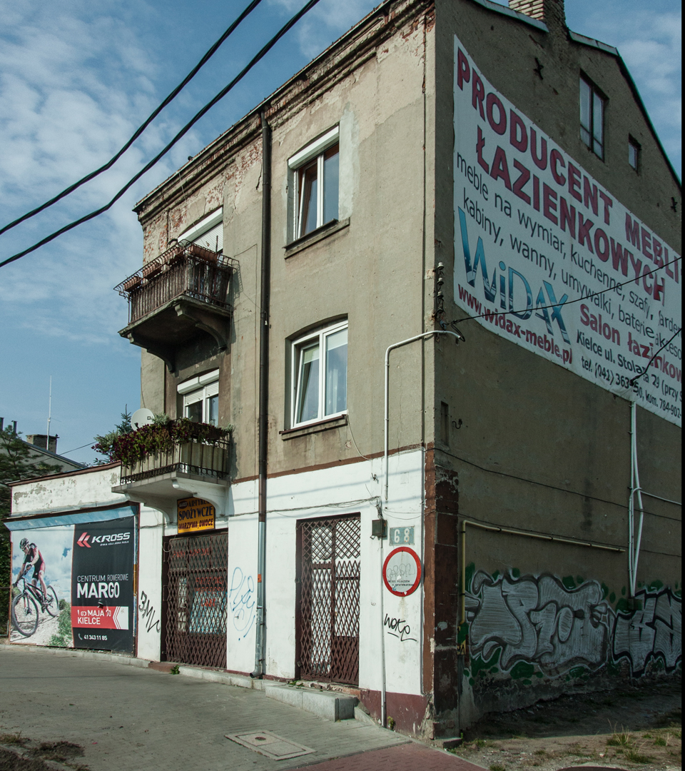 The home with mezuzah trace in Kielce.