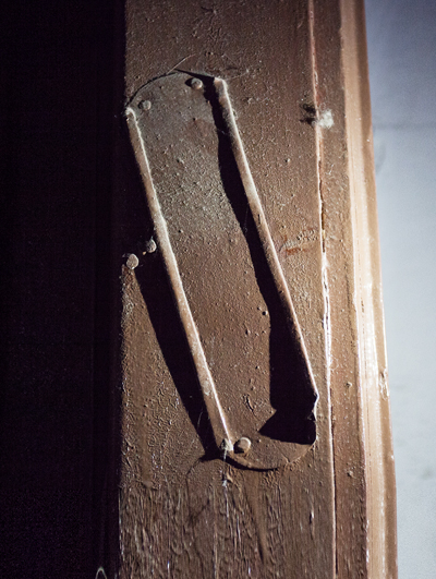 BRONZE MEZUZAH <br /> LWÓW <br /> UL. RYBNA 3