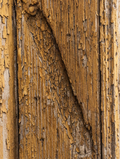 MEZUZAH OF BRONZE <br /> LUTOMIERSK <br /> UL. KOŚCIUSZKI 40