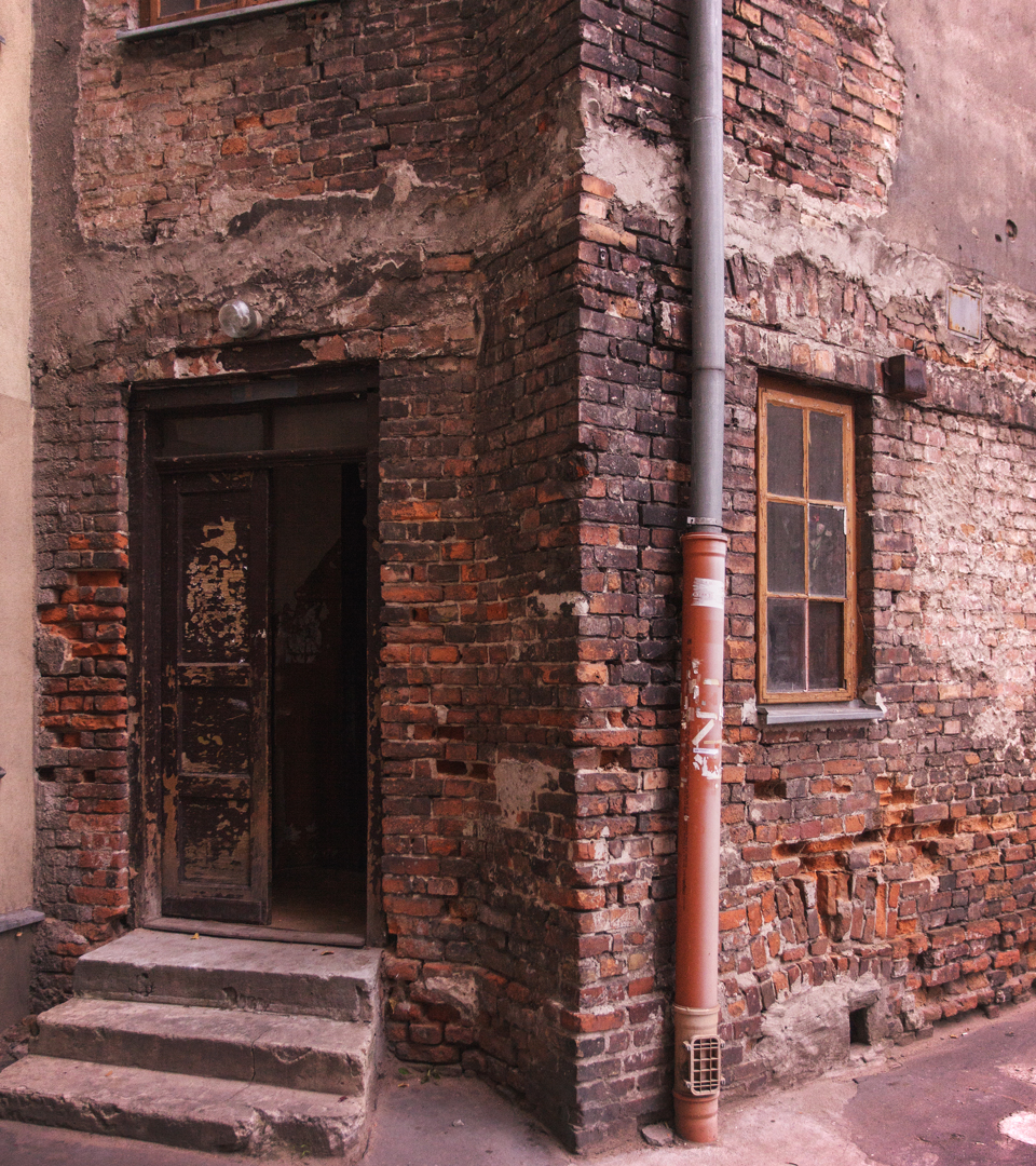 MEZUZAH TRACE WARSAW MI POLIN ZABKOWSKA OLD TENEMENT