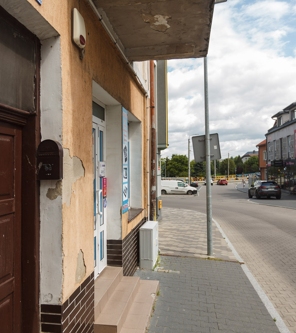 Zambrów Polska stara kamienica ślad po mezuzie mi polin