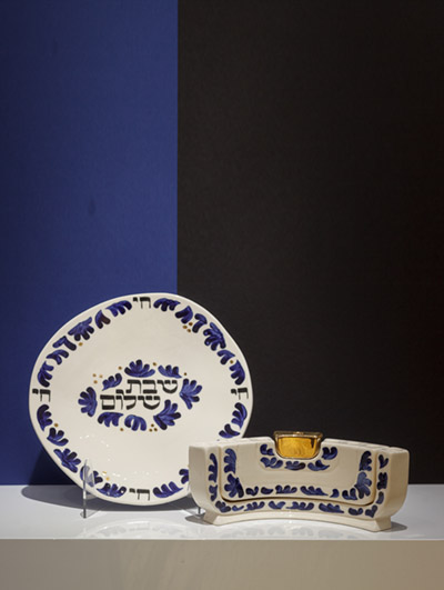 Shabbat Shalom Gold plate + </BR> Menorah / Jewish Set 2026