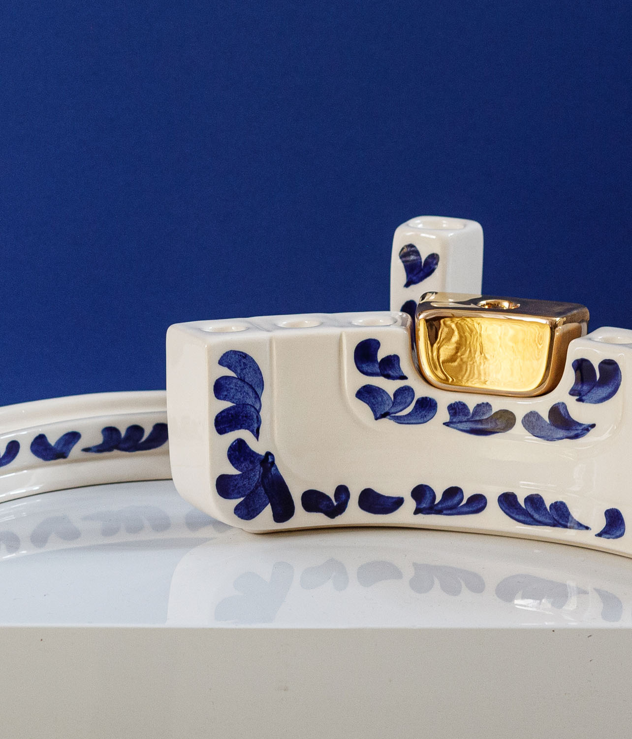 MENOKIAH is the only Jewish candle holder that allows you to combine as many as three candelabra! MENOKIAH combines a twofold shabbat candelabrum and a sevenfold menorah. When you put them together, they will form a ninefold chanukiach. Because of this MENOKIAH can be used all year long! The name MENOKIAH is a combination of the words MENOrah and ChanuKIAH. Each MENOKIAH consists of three separate pieces: a shamesh, a menorah, and a two-branched Shabbat candlestick. Developed and designed by MI POLIN