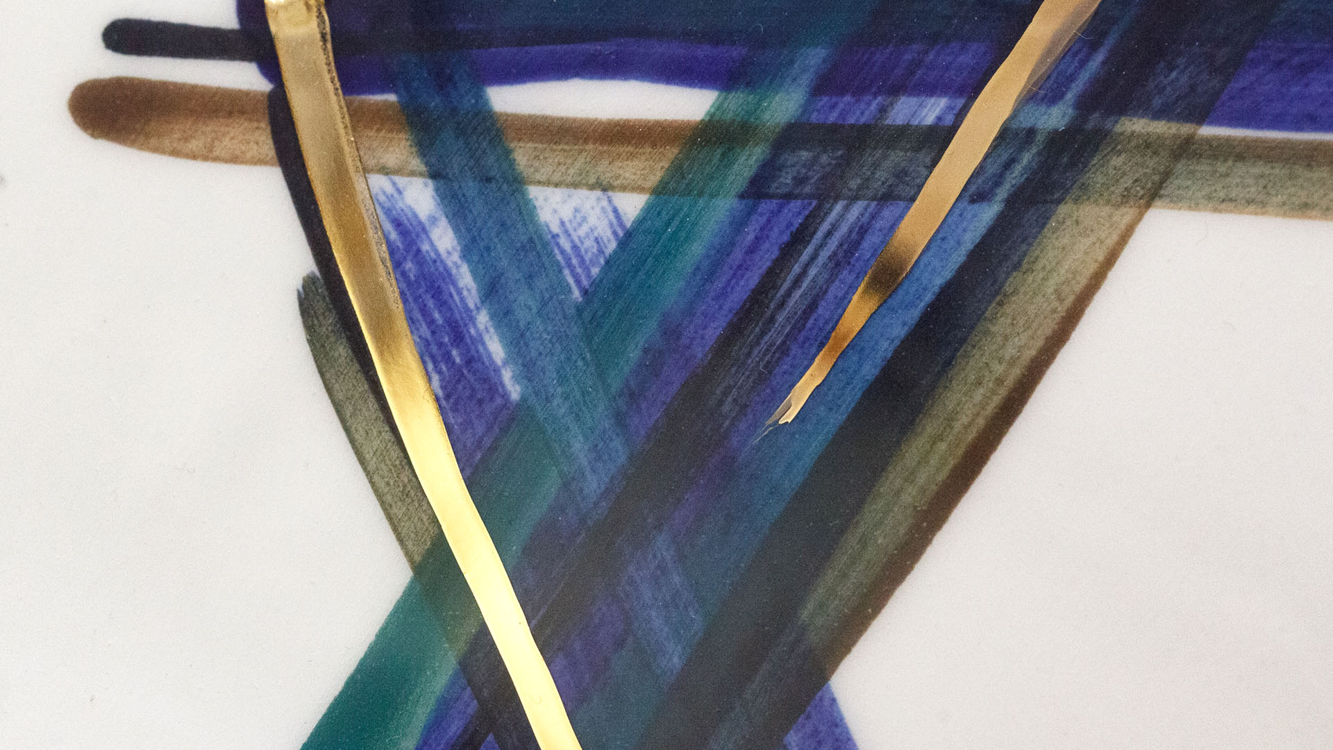 A close-up of a hand-painted plate with a Shabbat Shalom plate. Hand-painted Jewish Judaica. Brushstrokes and ceramic glaze are visible. Highly precise craftsmanship.