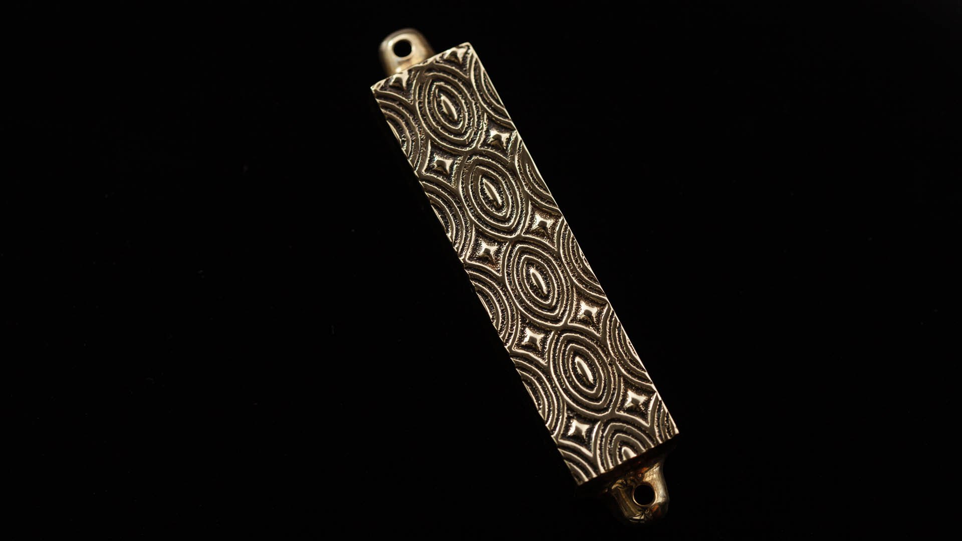 Metal Mezuzah Shapes collection by MI POLIN JUDAICA. Inspired by Art Deco geometry and industrial elegance, these small brass masterpieces are the perfect fusion of tradition and modern style.